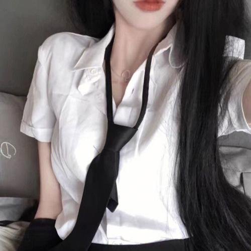 她从风暴中走来